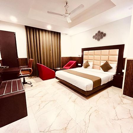 Hotel The Onix Dehradun Exterior foto
