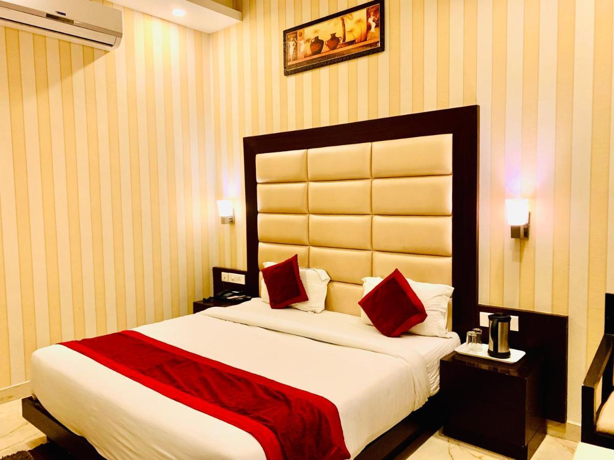 Hotel The Onix Dehradun Exterior foto