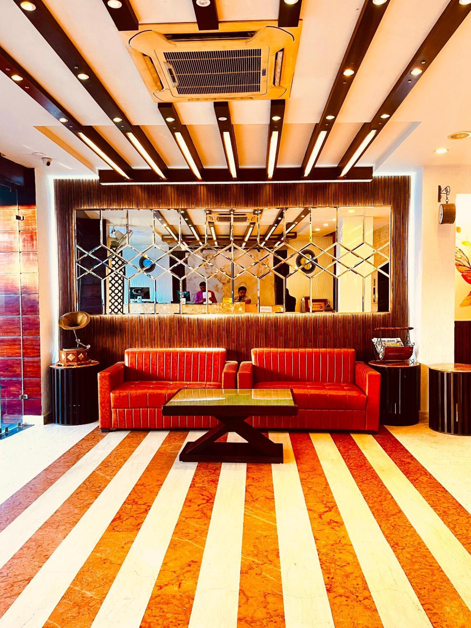 Hotel The Onix Dehradun Exterior foto
